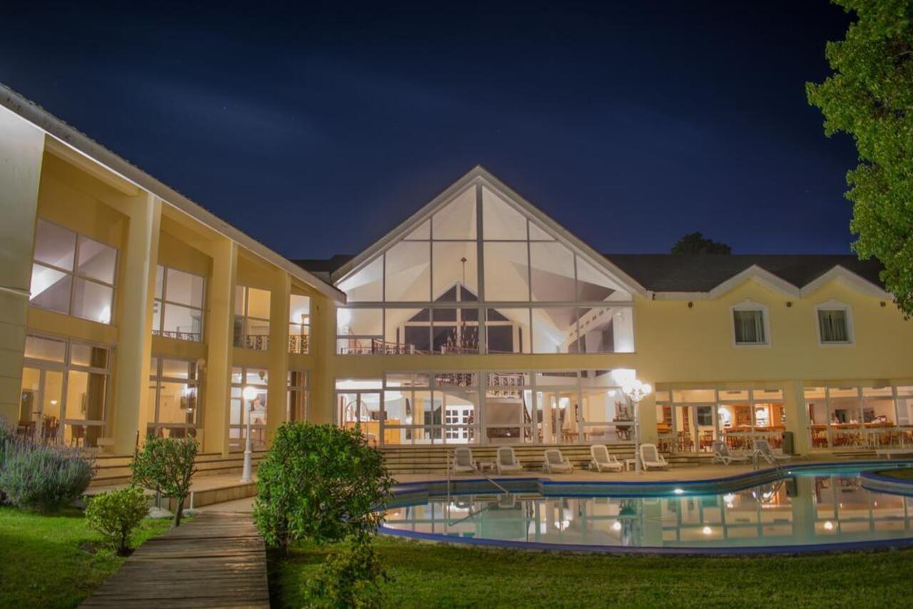 Parque Hotel Jean Clevers Punta del Este Eksteriør billede The clubhouse at the Royal Natal Golf Club
