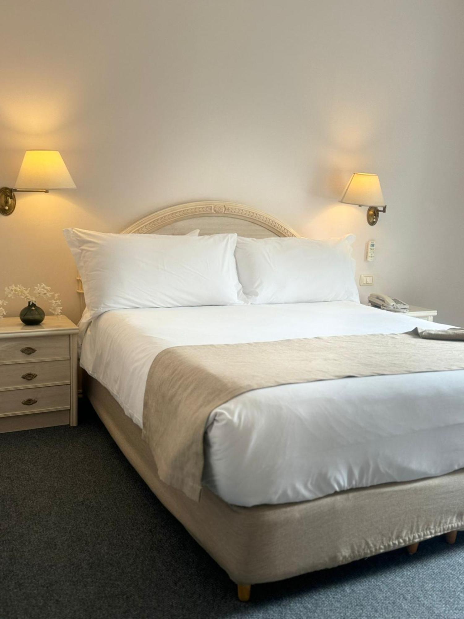 Parque Hotel Jean Clevers Punta del Este Eksteriør billede A bed